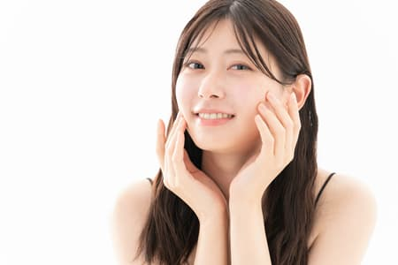 胚移植後笑顔で過ごす女性